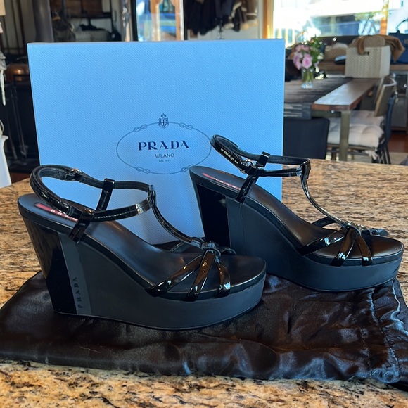 PRADA Blk Platform Sandals! Must Have in a Wardrobe-Perfectly Gorgeous! Size 39 - Picture 3 of 7